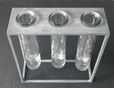 Reagenzien-ständer inkl. Gewürze. Inhalt variiert nach Gewürz, ca. 30 - 50g pro Reagenzglas.